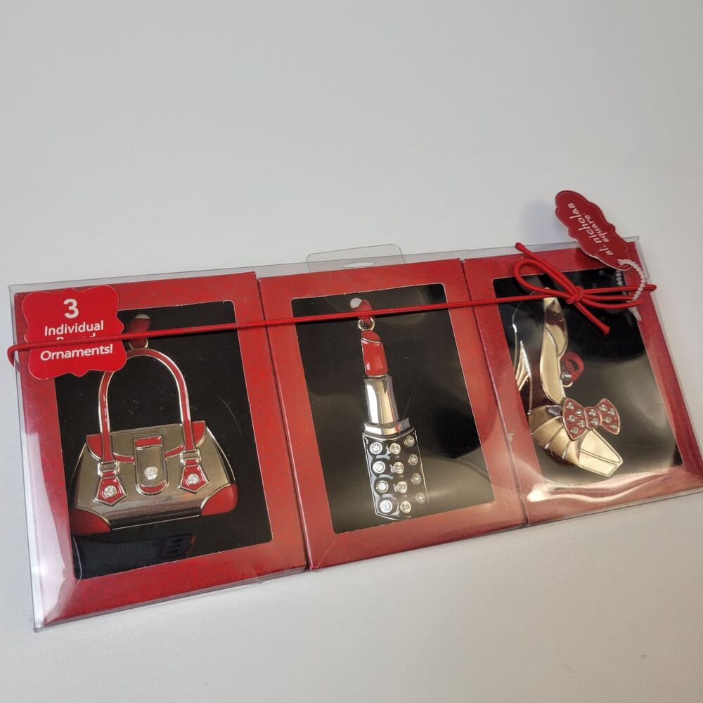 Beauty ornament set of 3